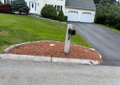 In 1 day in Nashua, NH, our crew tackled weeding and spread 3 yards of mulch, transforming the landscape! Have questions about your garden redesign or need plant recommendations? Drop us a message or give us a call and let Greenleaf’s Garden Design get your garden blooming!