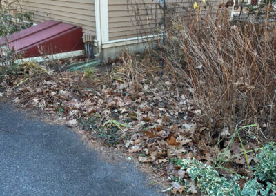 Here is Day 1, before the mulching and weeding in Townsend, MA. For this job in Townsend, MA, Greenleaf’s Garden Design weeded and spread 8 yards of composted leaf mulch. Greenleaf’s Garden Design specializes in Garden Design, Maintenance, and Installation within 30 miles of Tyngsboro MA.