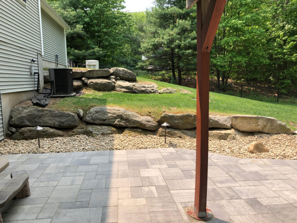 For this project in Pelham, NH, Greenleaf’s Garden Design planted 10 knock out roses and 7 daylilies. We also put down mulch and river rock. To finish up, we cut back and pruned the yews. 