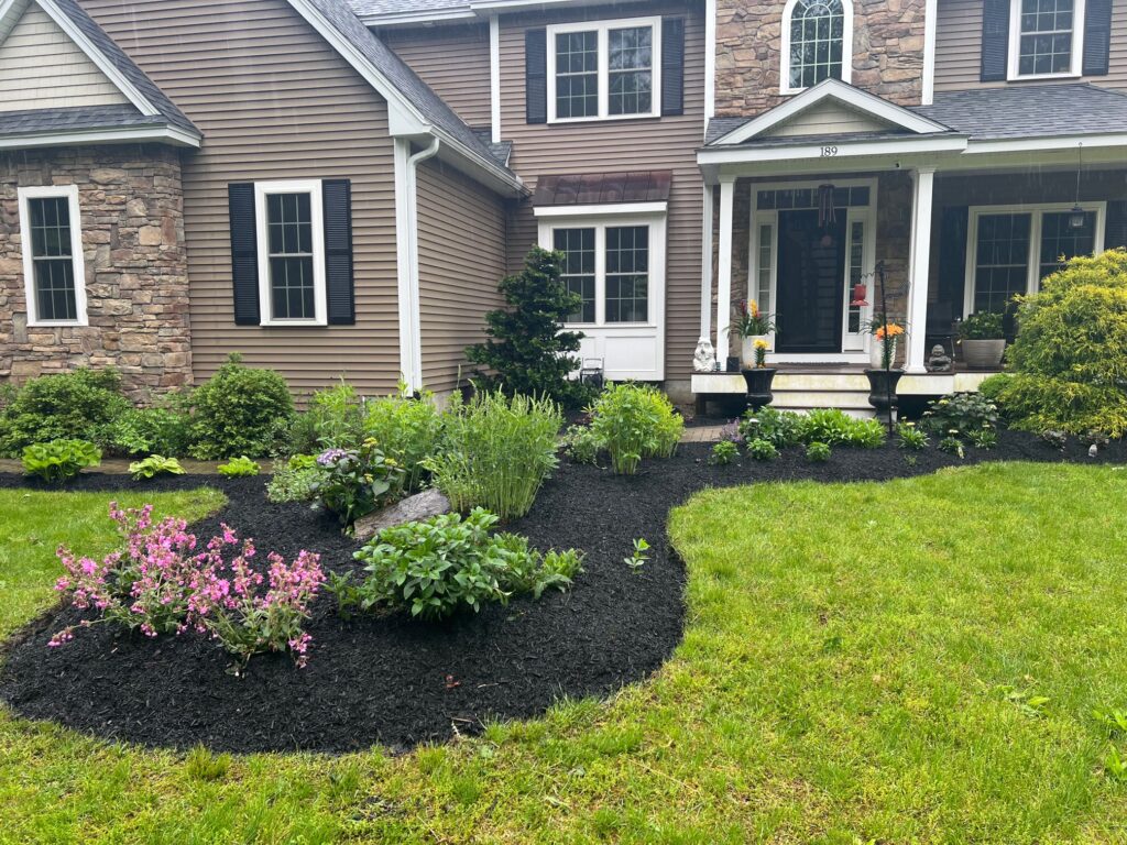 Mulch & edging by Greenleaf's Garden Design