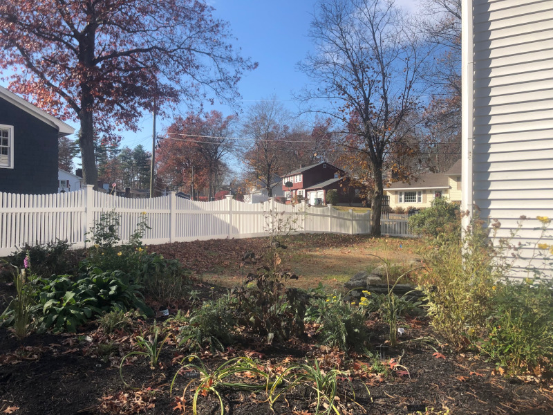 Greenleaf’s Garden Design returned to this garden in Nashua, NH to clean and prep for the colder months. This early November garden still has a lot of green!